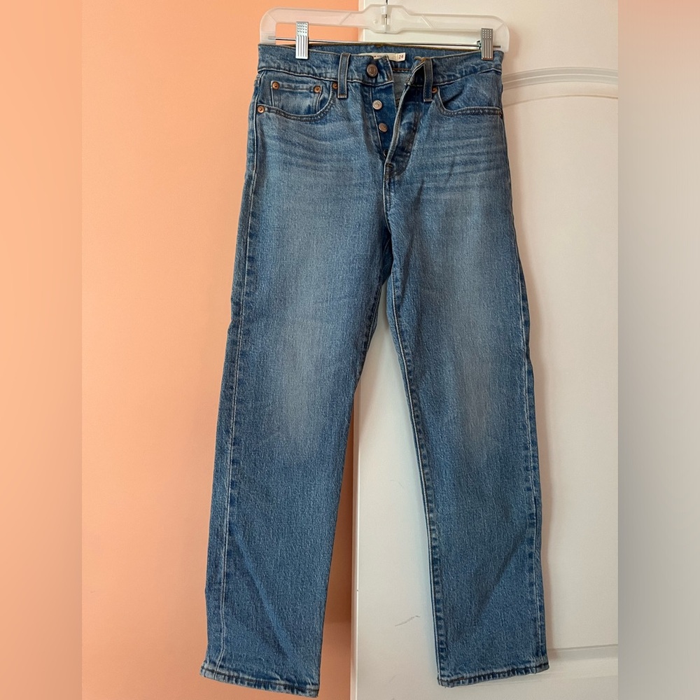 BRAND NEW LEVI’S WEDGIE STRAIGHT JEANS, size 24! They were only worn 2x!!